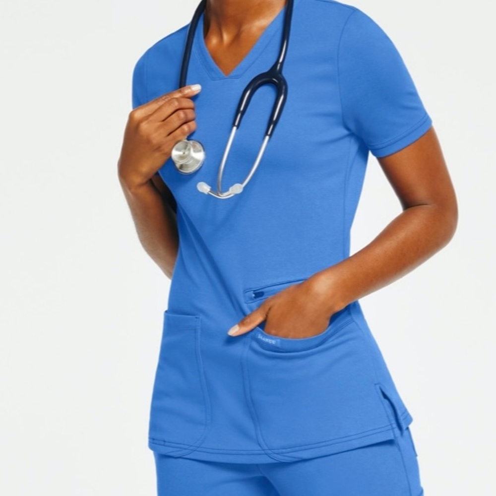 Women’s 4-pocket v Neck top